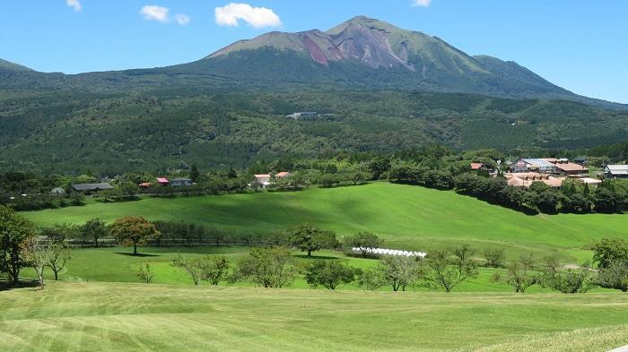 都府県の酪農風景（宮崎県の霧島山麓）