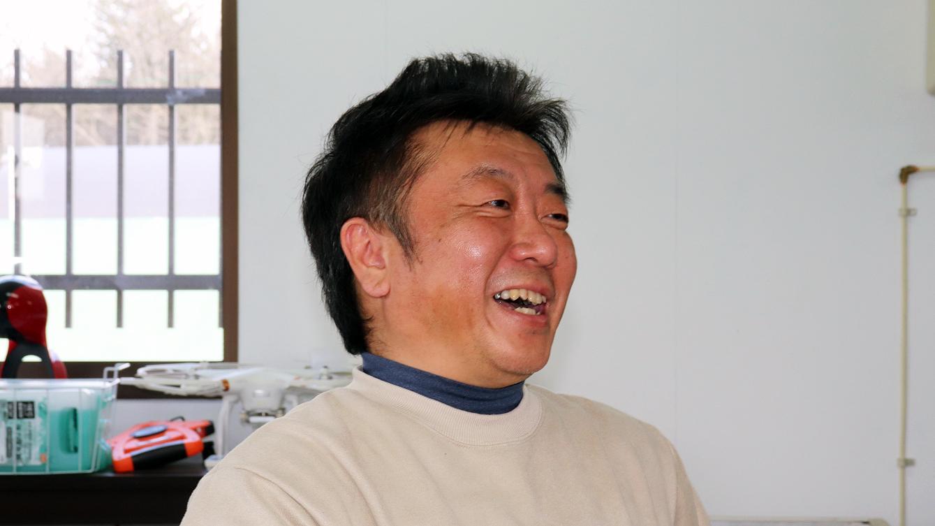 インタビューに応じる秋田聡ループライズ代表
