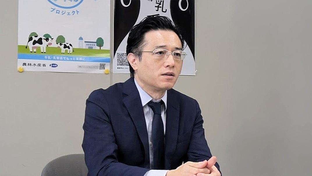 新たな酪肉近について解説する須永新平牛乳乳製品課長