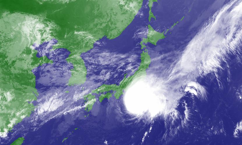日本の太平洋側を北上する台風12号（23日午後3時現在、気象庁ホームページより）