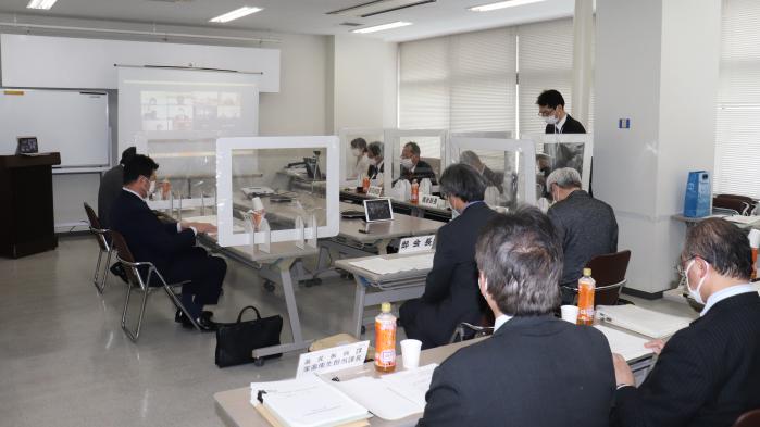 オンラインを併用して開催した道審議会畜産部会