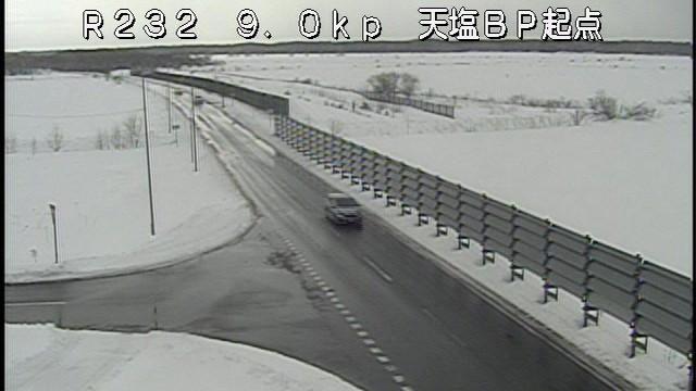 猛吹雪が収まった天塩町の様子（18日午後1時現在、北海道開発局ライブカメラより）