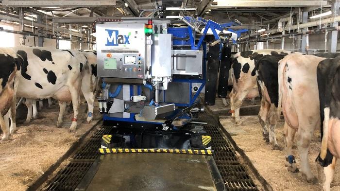 つなぎ牛舎用搾乳ロボ、全道10牧場に拡大へ | 酪農スピードNEWS