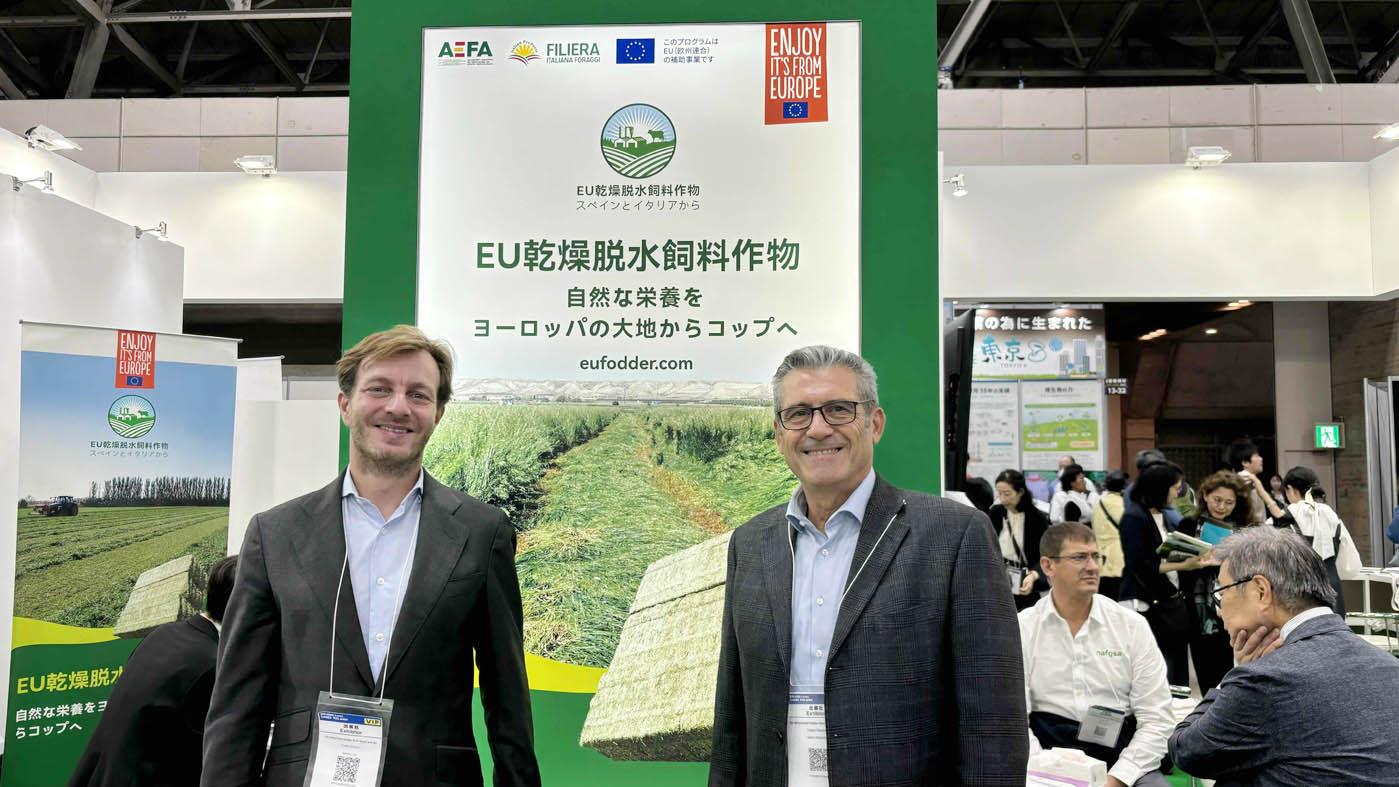 AEFAのルイス・マチン・アルバレス氏（左）とFILIERAのリカルド・セベーリ氏（千葉市で今月開催された農業WEEKで撮影）