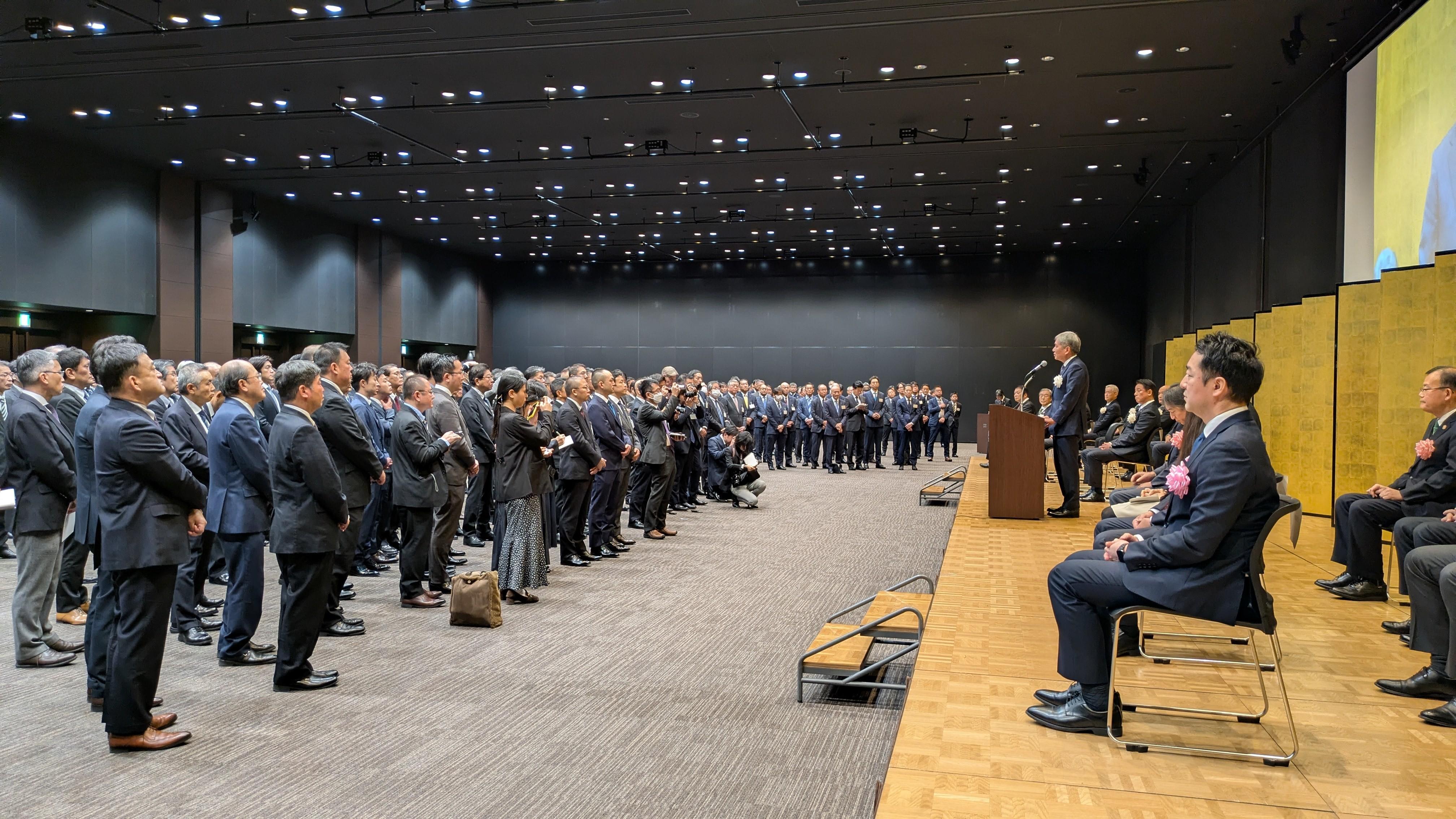 6日に都内で開かれた乳業団体合同新年賀詞交歓会。約850人が集まった