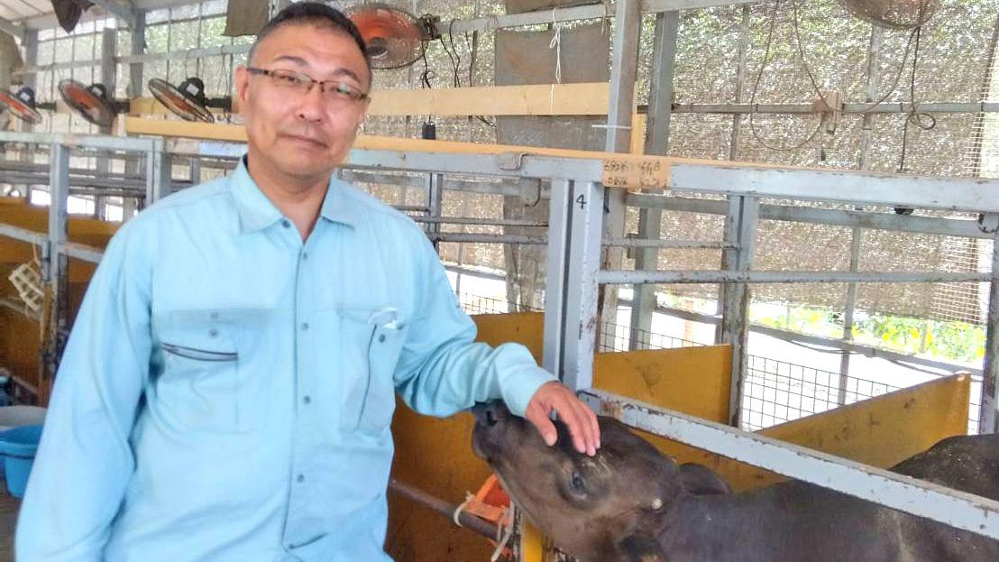 小野利和代表（横浜市内の自牧場で）