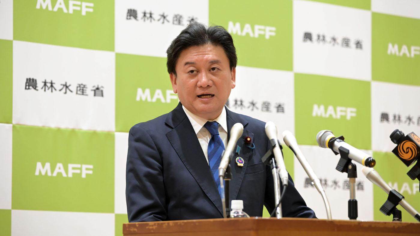 就任会見で抱負を述べる武部新農水大臣
